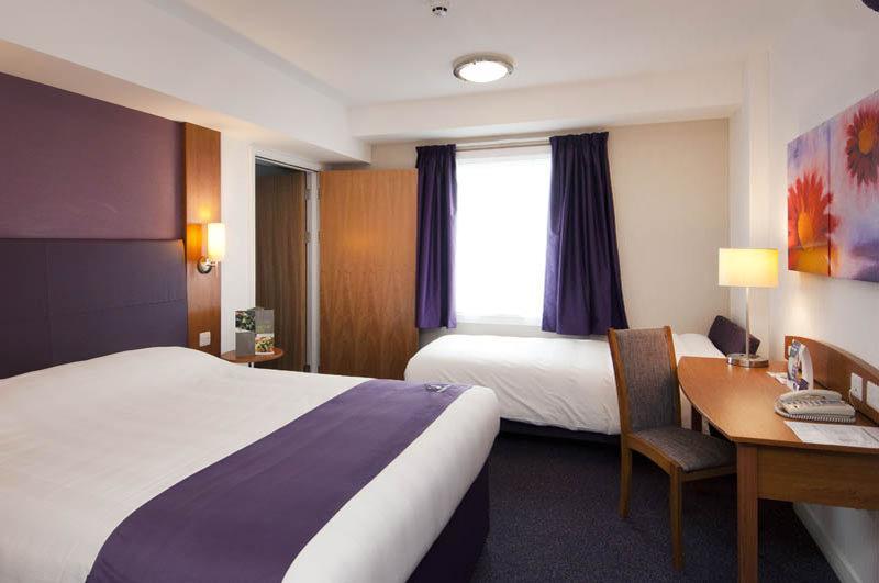 Premier Inn Bodmin Exterior foto