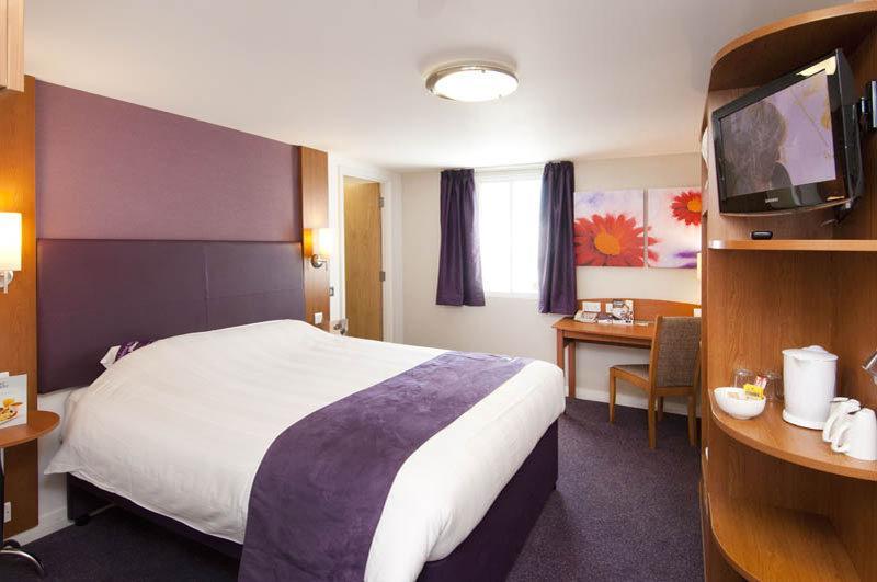 Premier Inn Bodmin Exterior foto